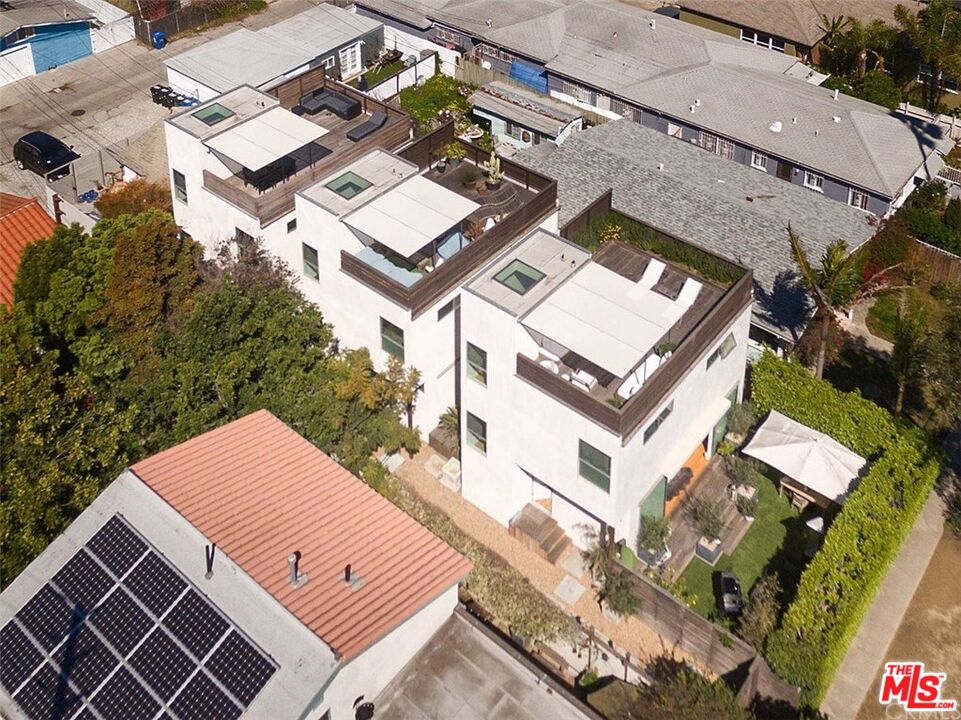 705 Sunset Avenue Venice, CA 90291 - Photo 31 of 32 an aerial view of a house with a trees