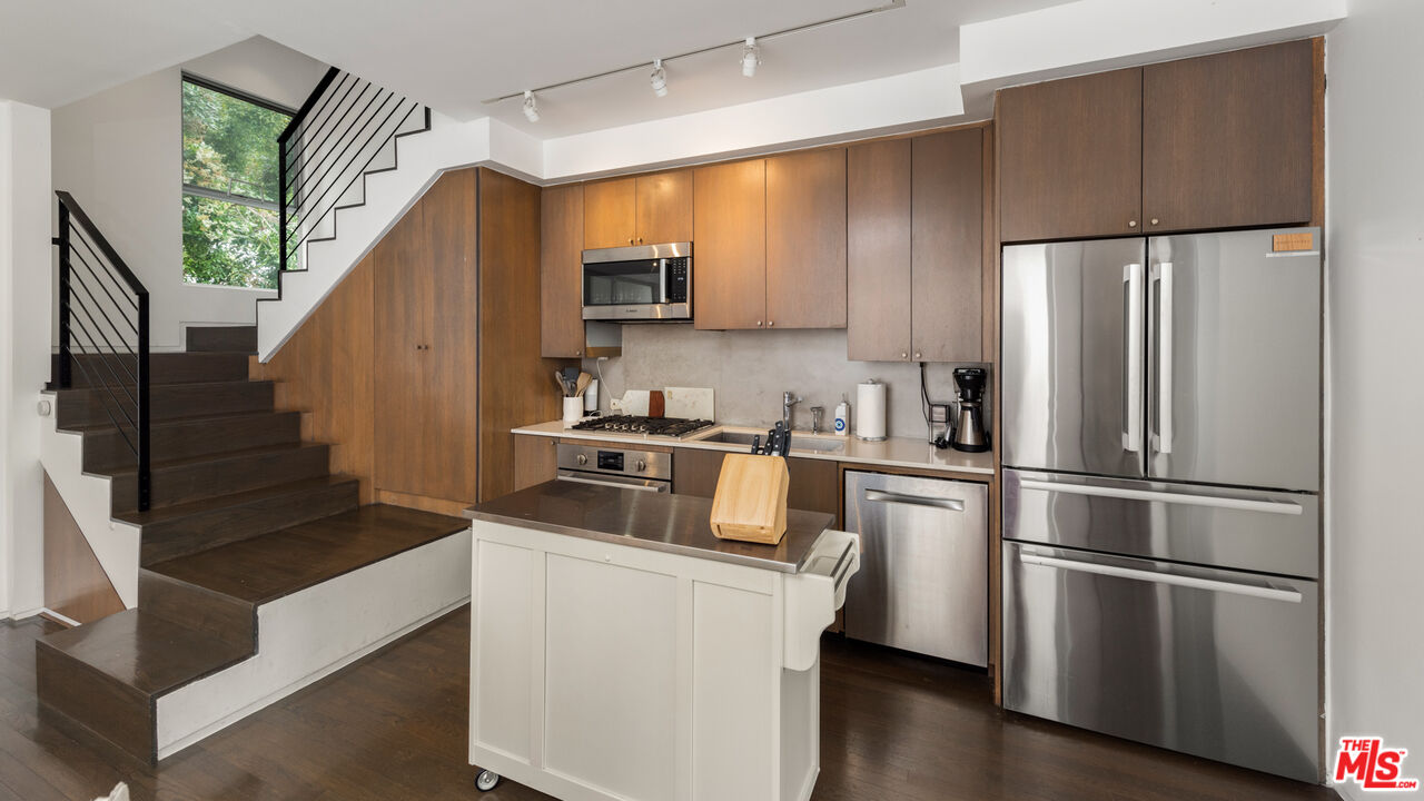 705 Sunset Avenue Venice, CA 90291 - Photo 10 of 32 a kitchen with stainless steel appliances a refrigerator and a stove top oven