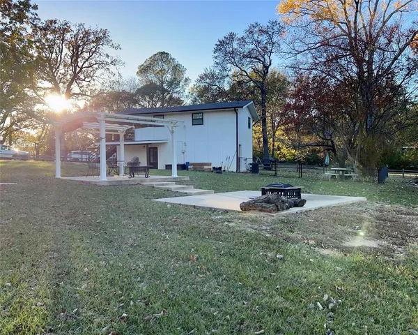 a view of a bench in a backyard