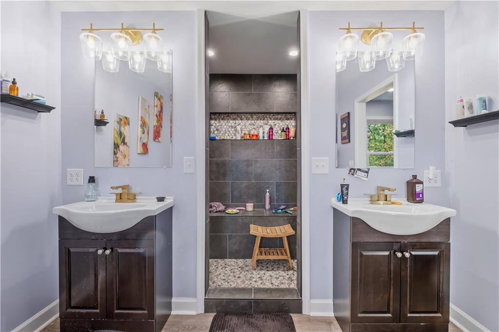 565 Raiford Road Cedartown, GA 30125 - Photo 30 of 37 a bathroom with a sink and a mirror