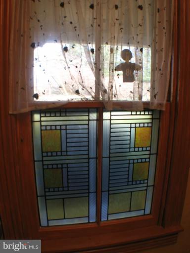 725 Stone Road Westminster, MD 21158 - Photo 16 of 26 Frank Lloyd Wright inspired window decor