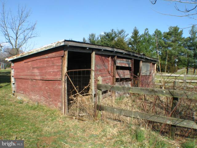 725 Stone Road Westminster, MD 21158 - Photo 7 of 26 run in shed-bring a horse!