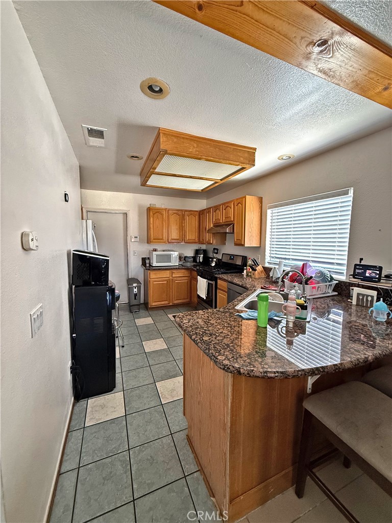 13382 Fox Run Road Victorville, CA 92392 - Photo 11 of 36