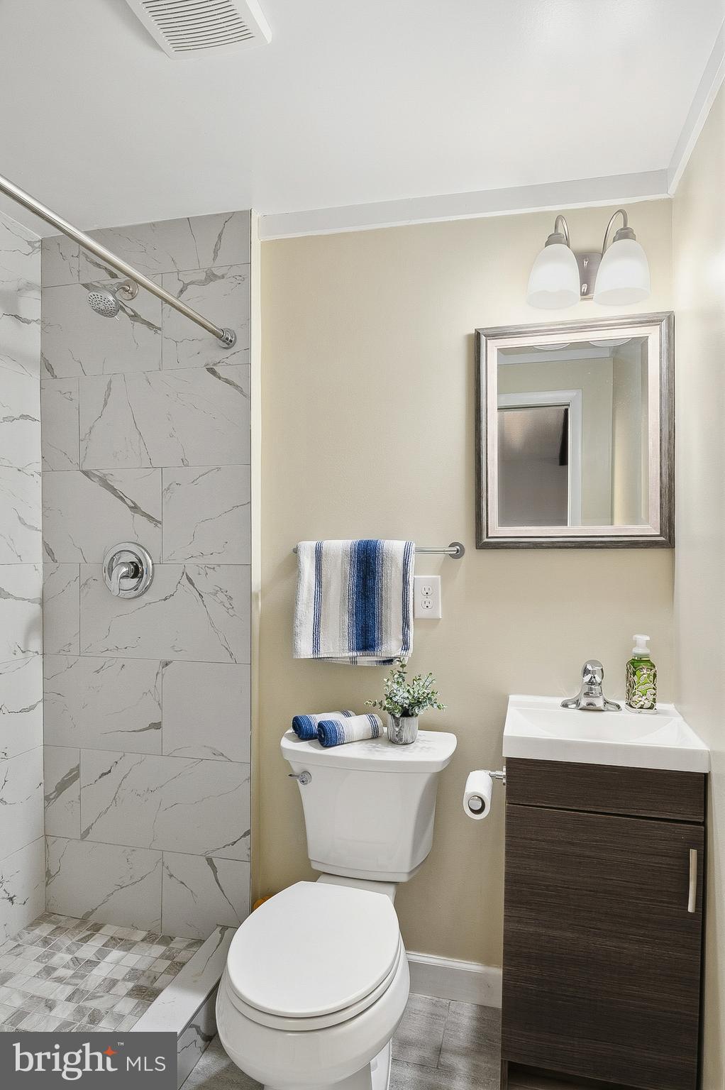 1332 Tenbrook Road Odenton, MD 21113 - Photo 19 of 39 Bathroom 1 (alt view)
