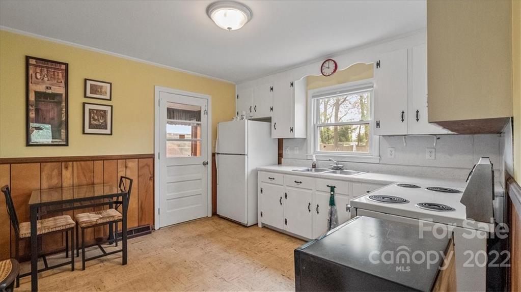 2443 Eaton Road Charlotte, NC 28205 - Photo 7 of 26 Gallery Image 7