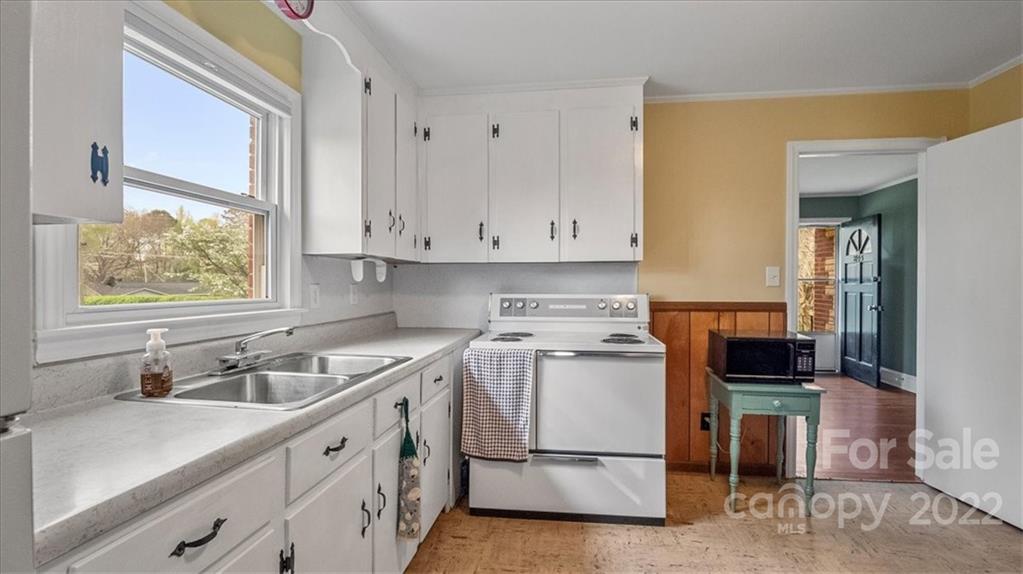 2443 Eaton Road Charlotte, NC 28205 - Photo 8 of 26 Gallery Image 8