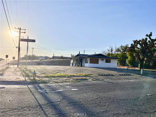 $338,800 | 15720 Mojave Drive, Victorville, CA 92394