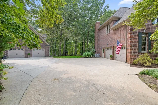 $1,649,900 | 2598 Bristlecone Lane, Signal Mountain, TN 37377