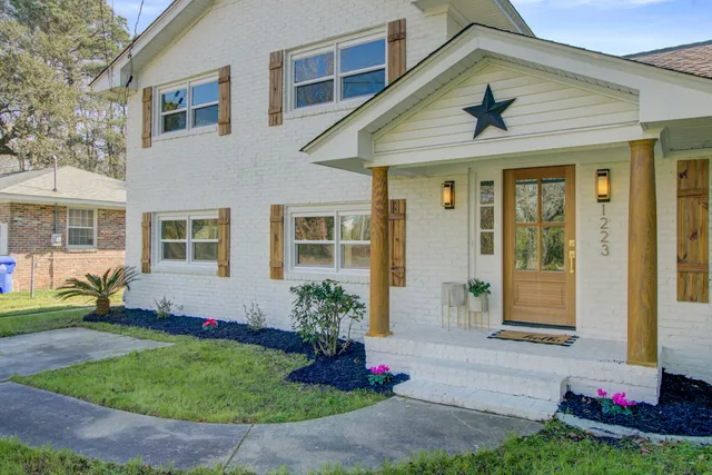 $775,000 | 1223 Charlestowne Drive, Charleston, SC 29407