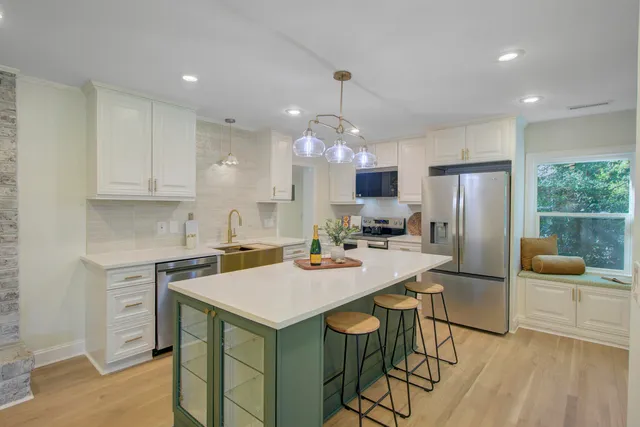 $775,000 | 1223 Charlestowne Drive, Charleston, SC 29407