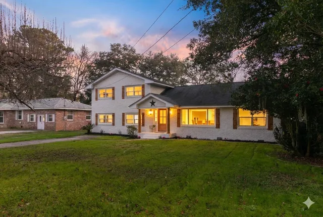 $775,000 | 1223 Charlestowne Drive, Charleston, SC 29407