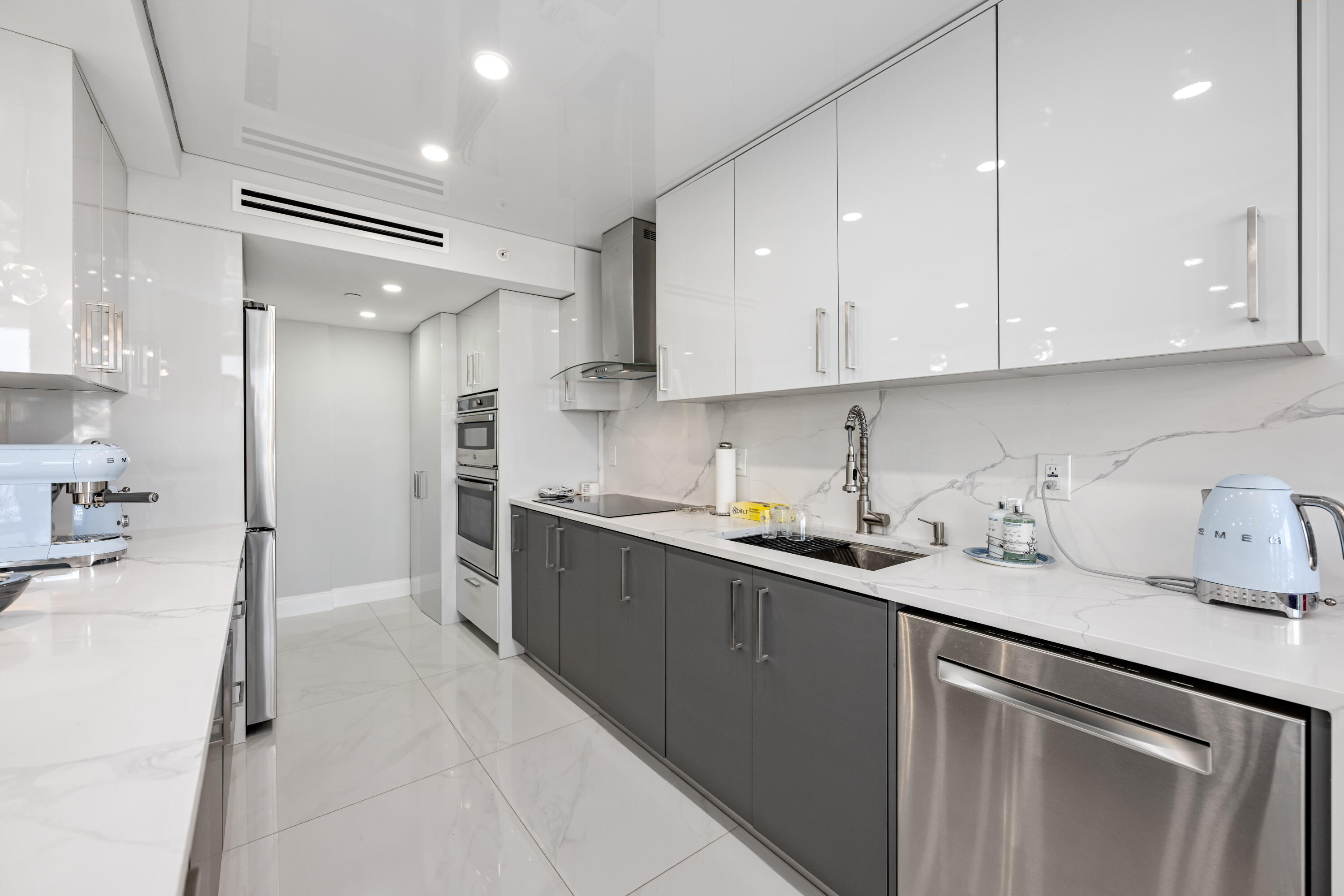 899 Jeffery Street, Unit 308 Boca Raton, FL 33487 - Photo 3 of 46 DSC_2320