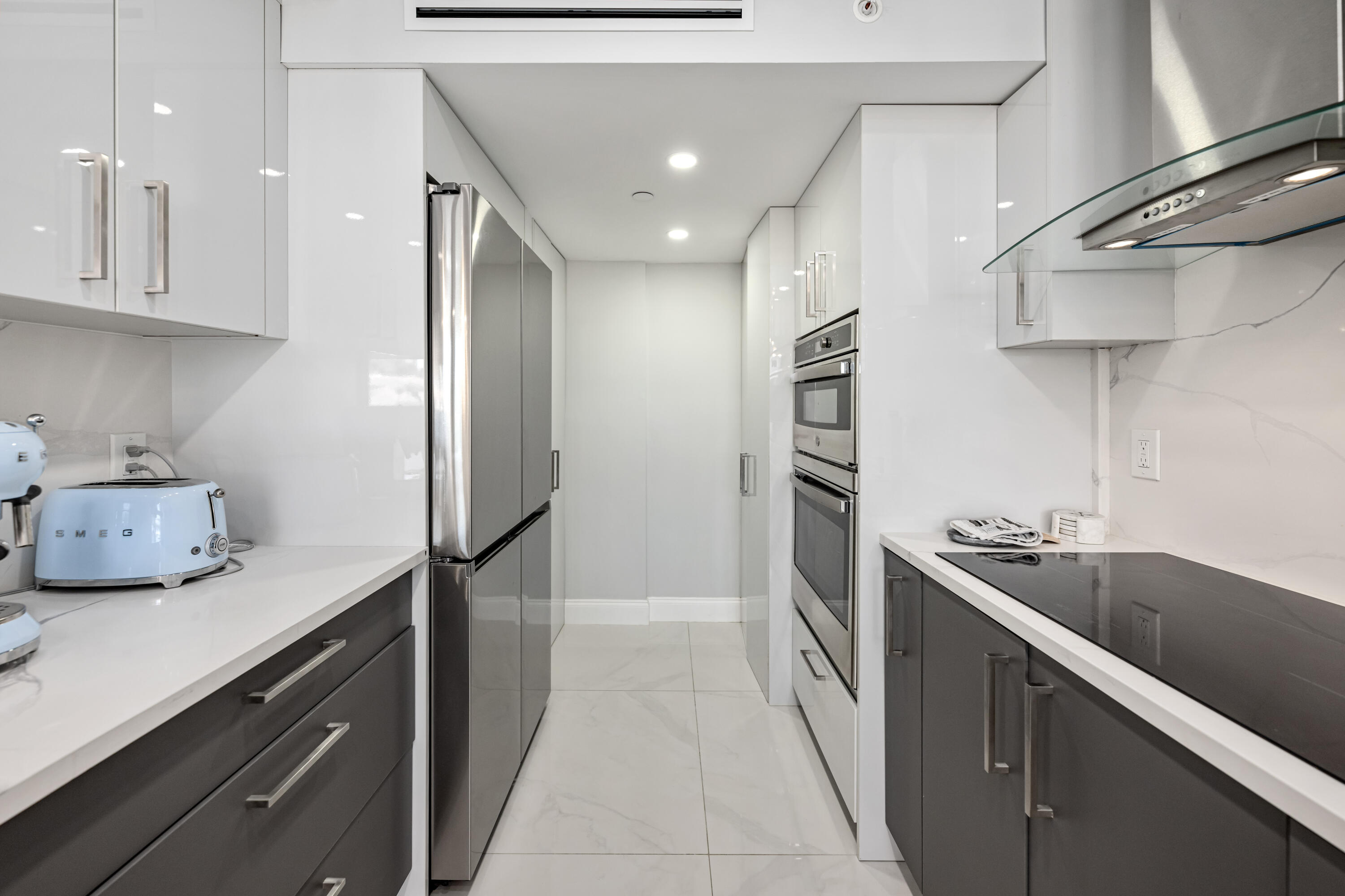 899 Jeffery Street, Unit 308 Boca Raton, FL 33487 - Photo 4 of 46 DSC_2326
