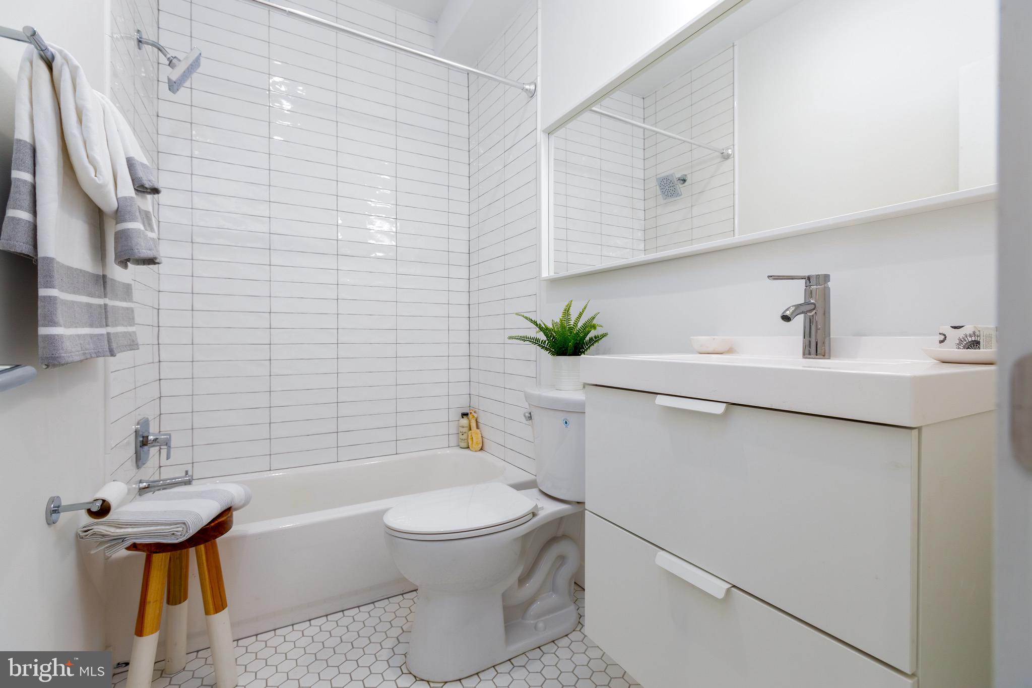 731 Fairmont Street Northwest, Unit 1 Washington, DC 20001 - Photo 9 of 53