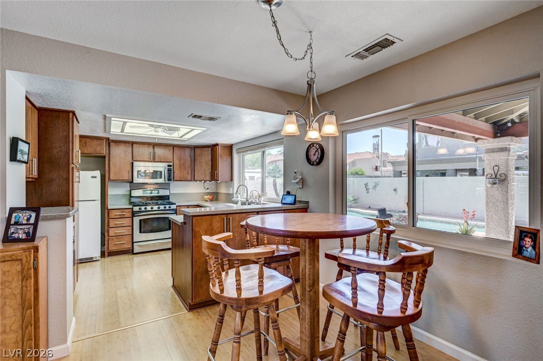 2600 Frontera Road Henderson, NV 89074 - Photo 18 of 47 Spacious nook adjacent to kitchen and breakfast counter