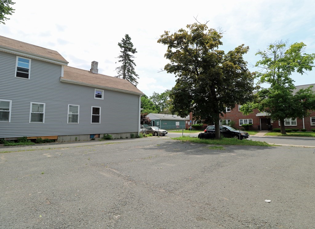 46 Pendleton Avenue Springfield, MA 01109 - Photo 6 of 42