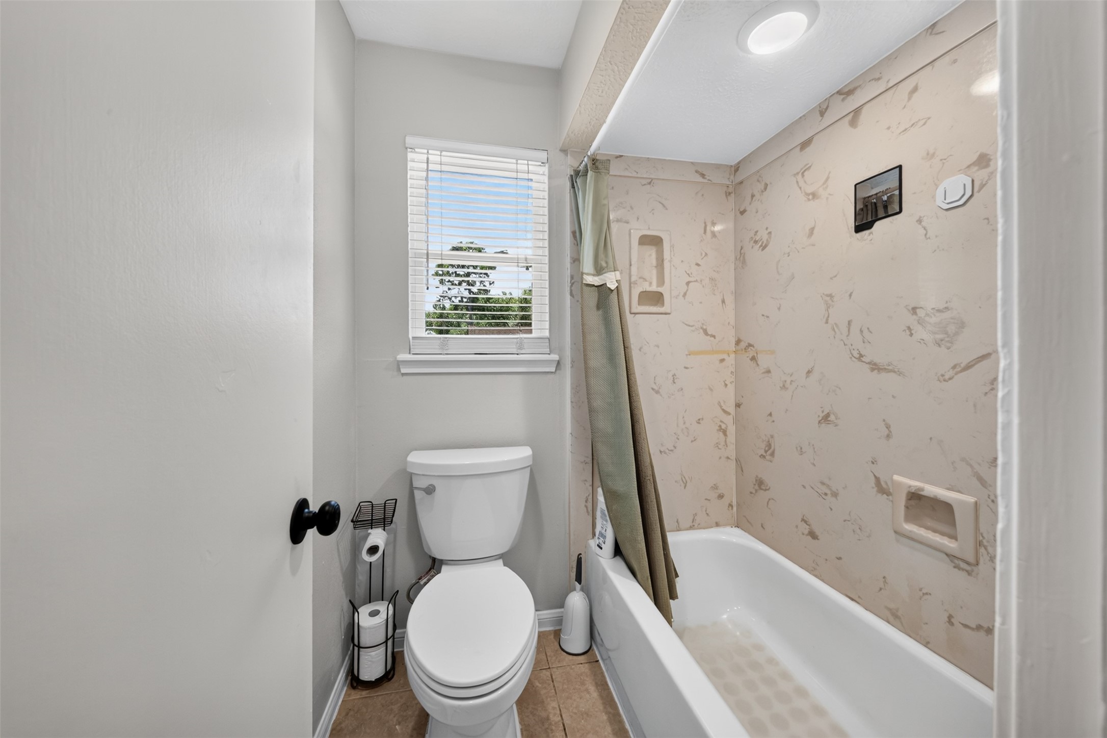 5211 Nodaway Lane Spring, TX 77379 - Photo 28 of 41 2nf floor Full Bath - Shower area.