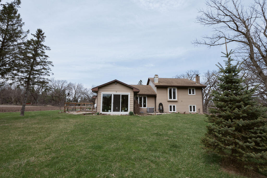 3377 North Hackbarth Road Janesville, WI 53548 - Photo 7 of 55 DSC_9682-2
