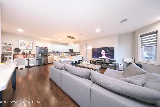 $799,000 | Undisclosed Address | Emerson Hill