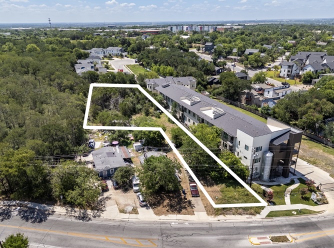 1813 Webberville Road Austin, TX 78721 - Photo 3 of 20 A valuable lot ready for development, conveniently located near urban amenities and verdant surroundings.