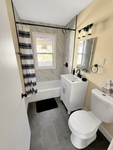 $240,000 | 1018 West Atlantic Avenue, Waukegan, IL 60085