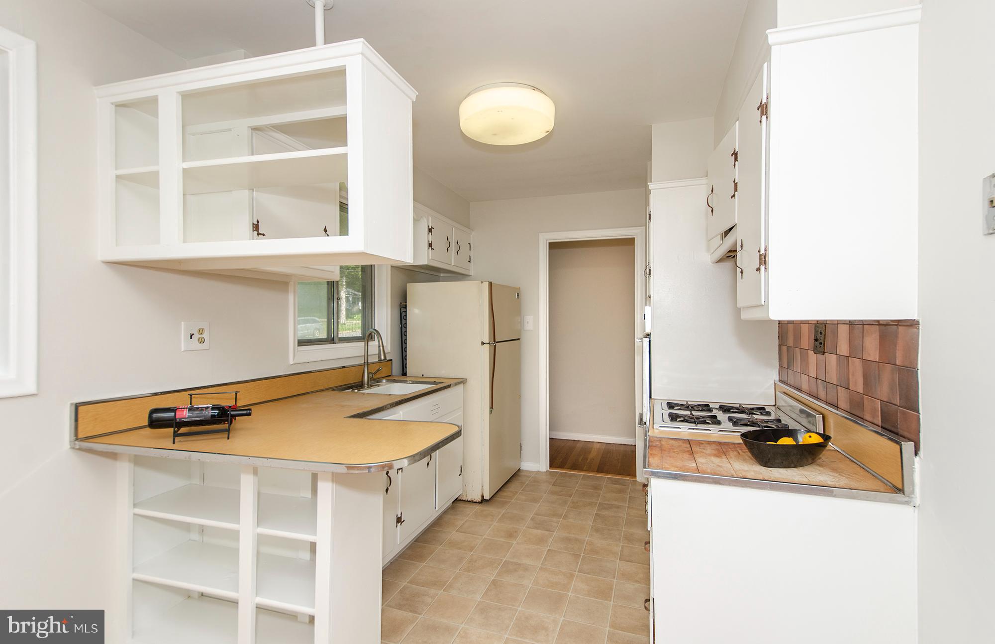 4411 Roundhill Road Alexandria, VA 22310 - Photo 10 of 23 Gallery Image 10