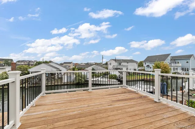 $659,999 | 873 South 7th Street, Lindenhurst, NY 11757