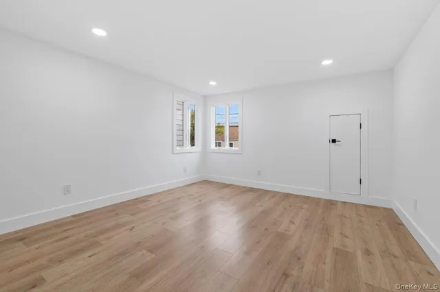 $659,999 | 873 South 7th Street, Lindenhurst, NY 11757