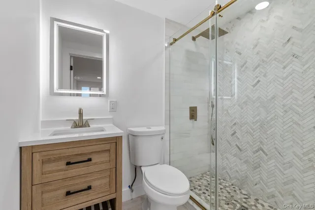 $659,999 | 873 South 7th Street, Lindenhurst, NY 11757