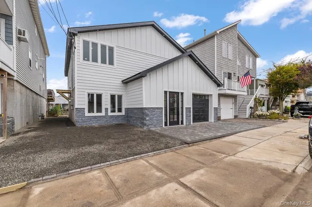 $659,999 | 873 South 7th Street, Lindenhurst, NY 11757