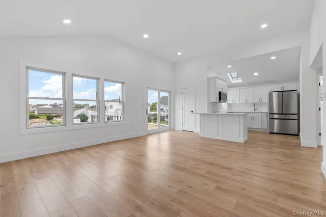 $659,999 | 873 South 7th Street, Lindenhurst, NY 11757