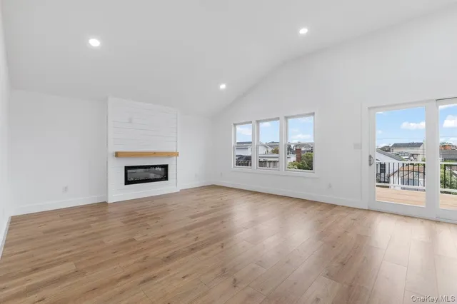 $659,999 | 873 South 7th Street, Lindenhurst, NY 11757