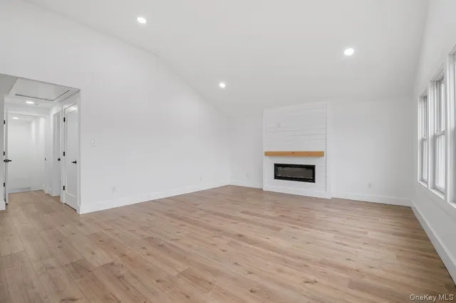 $659,999 | 873 South 7th Street, Lindenhurst, NY 11757