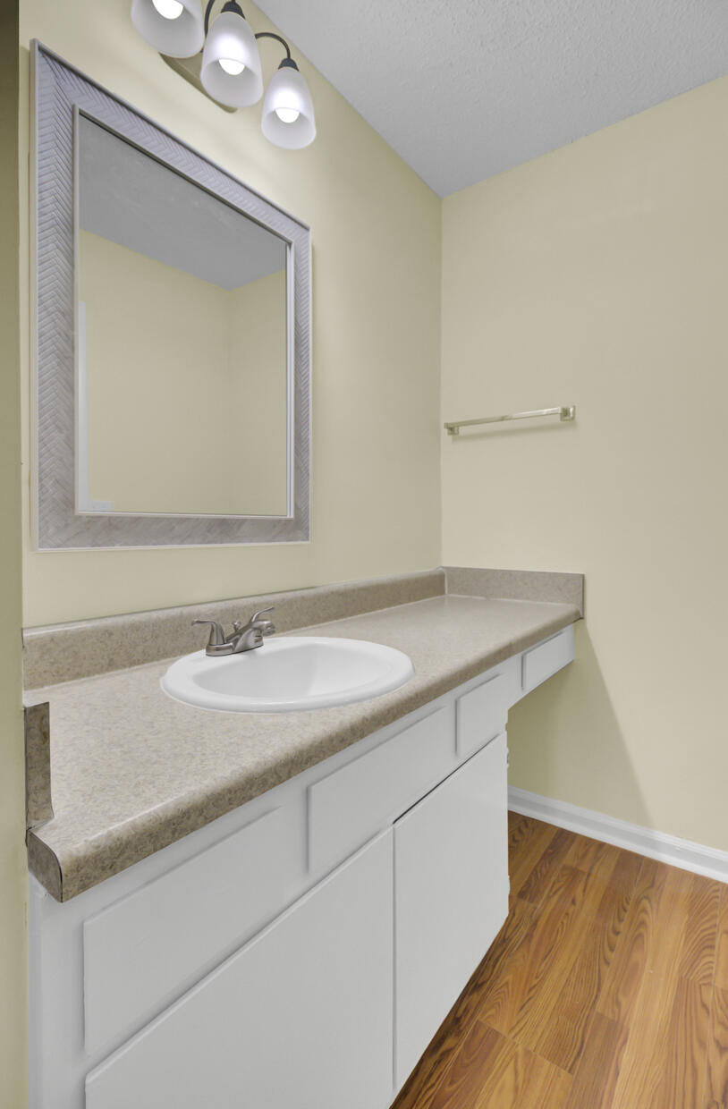 423 Miami Street, Unit B Ladson, SC 29456 - Photo 21 of 32 Primary Bath