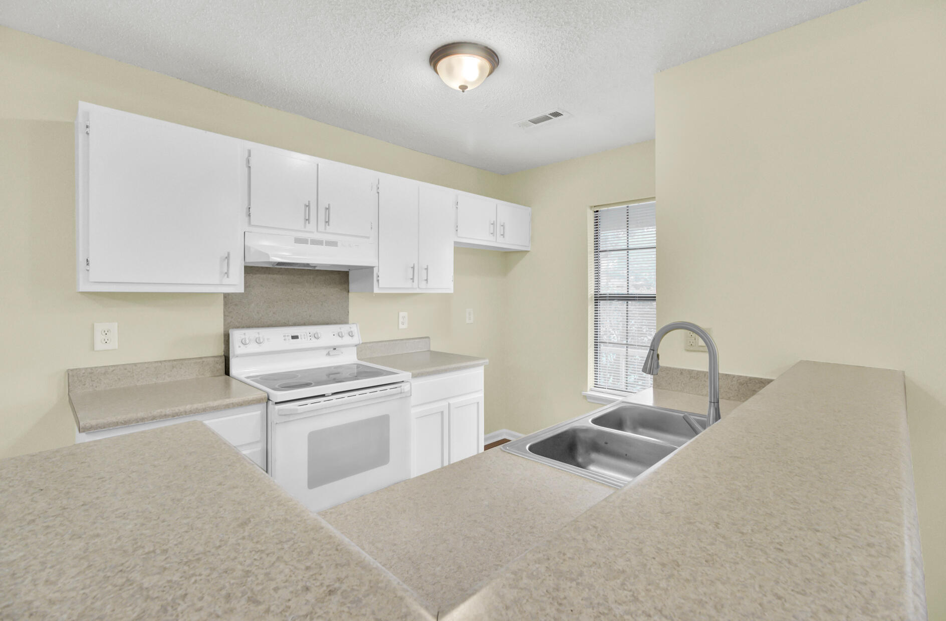 423 Miami Street, Unit B Ladson, SC 29456 - Photo 9 of 32 Kitchen