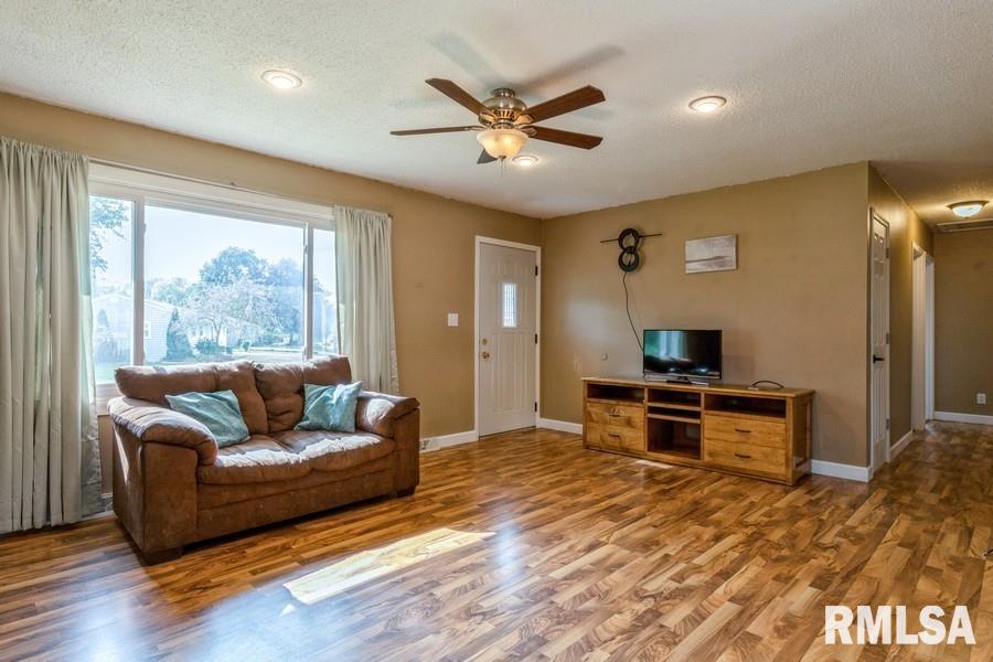3119 Woodmayr Road Bettendorf, IA 52722 - Photo 4 of 15 Gallery Image 4