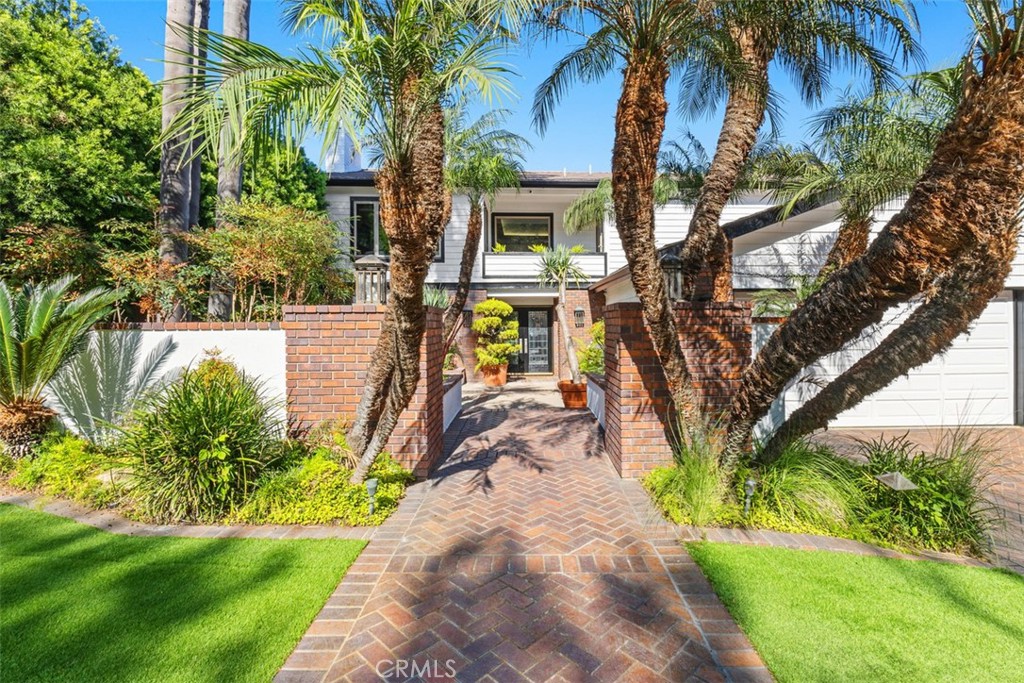 6421 East Bixby Hill Road Long Beach, CA 90815 - Photo 4 of 35 a view of a backyard