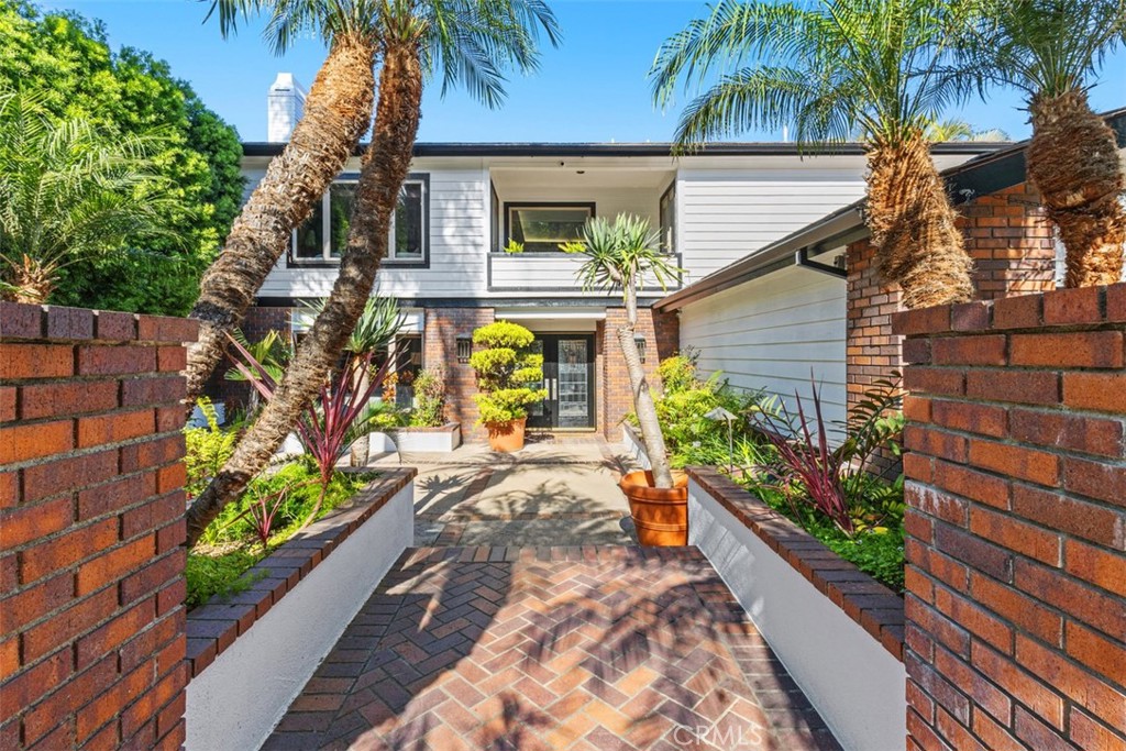 6421 East Bixby Hill Road Long Beach, CA 90815 - Photo 5 of 35 a house with a garden space