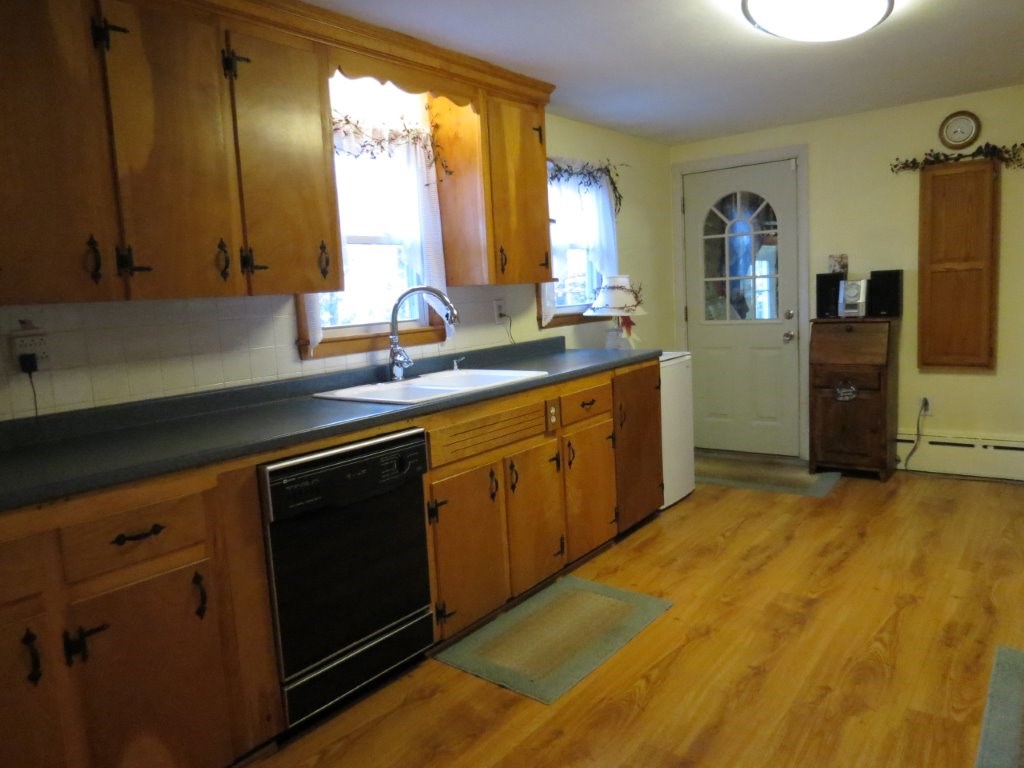 662 Portland Street Rochester, NH 03867 - Photo 3 of 25