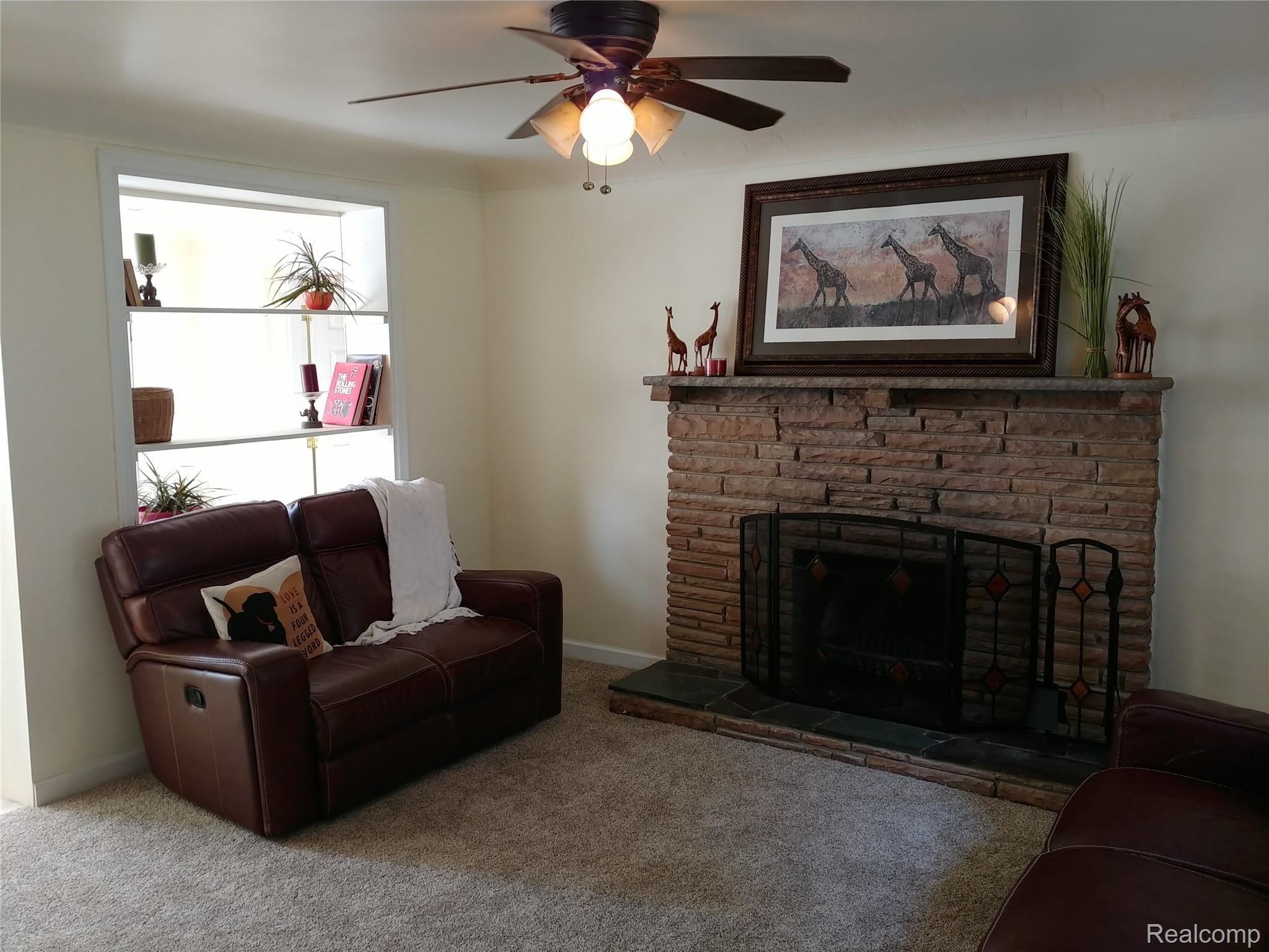 19882 Meridian Road Grosse Ile, MI 48138 - Photo 7 of 33 20190911_164950_HDR.jpg