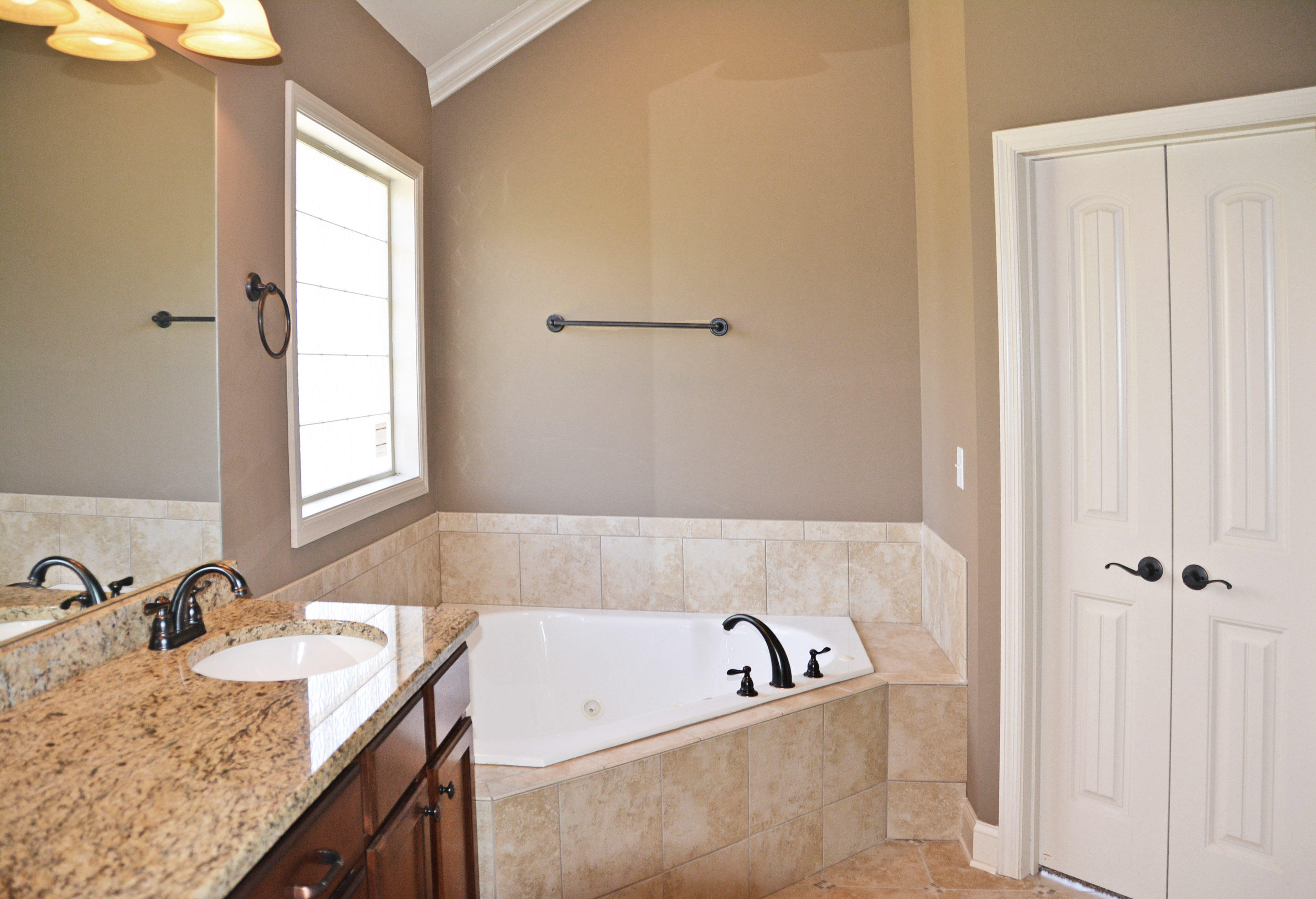 6556 Kenton Ridge Circle, Unit 10 Chattanooga, TN 37421 - Photo 7 of 18 Master Bath