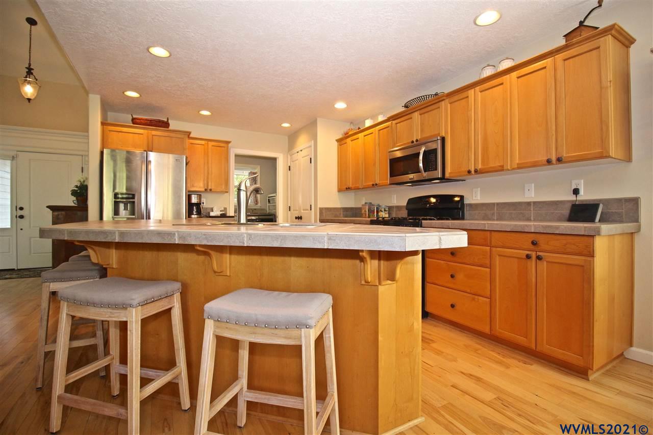 5851 Delaney Road Southeast Turner, OR 97392 - Photo 8 of 41 Gallery Image 8