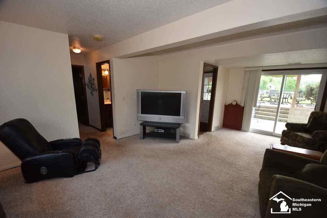 5303 Section Road Ottawa Lake, MI 49267 - Photo 20 of 36 Family Room