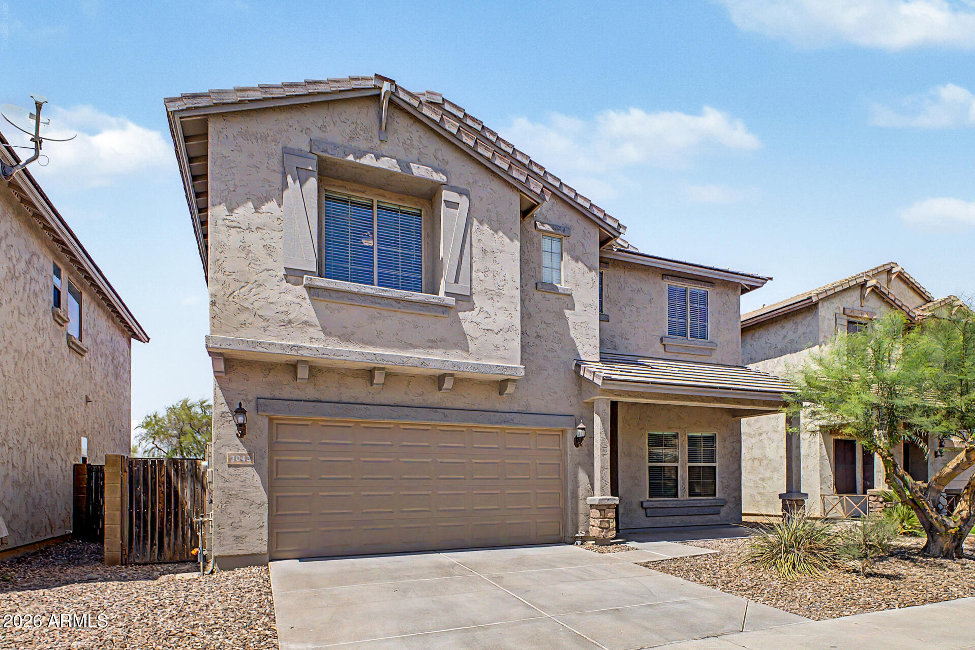 2042 West Davis Road Phoenix, AZ 85023 - Photo 4 of 59 4 - Davis
