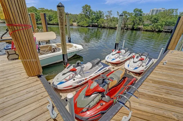 $6,700 | 16385 Biscayne Boulevard, Unit 2715, North Miami Beach, FL 33160