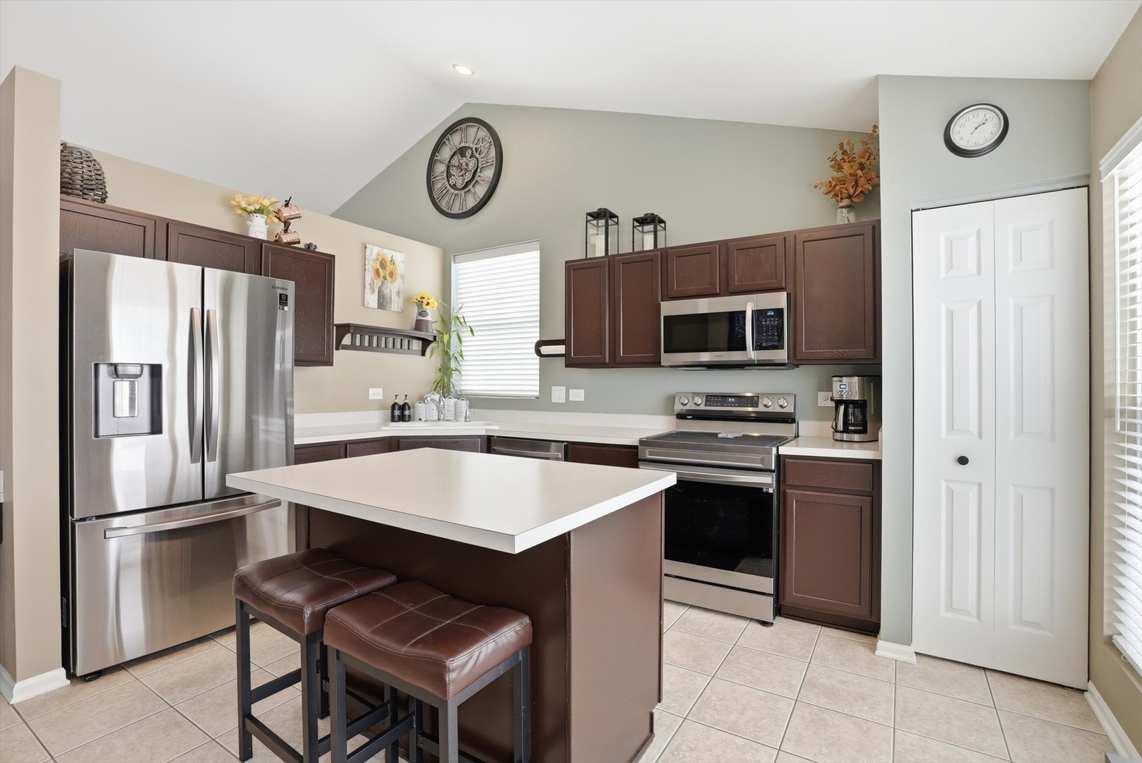 1600 Prairieview Boulevard Bolingbrook, IL 60490 - Photo 17 of 33