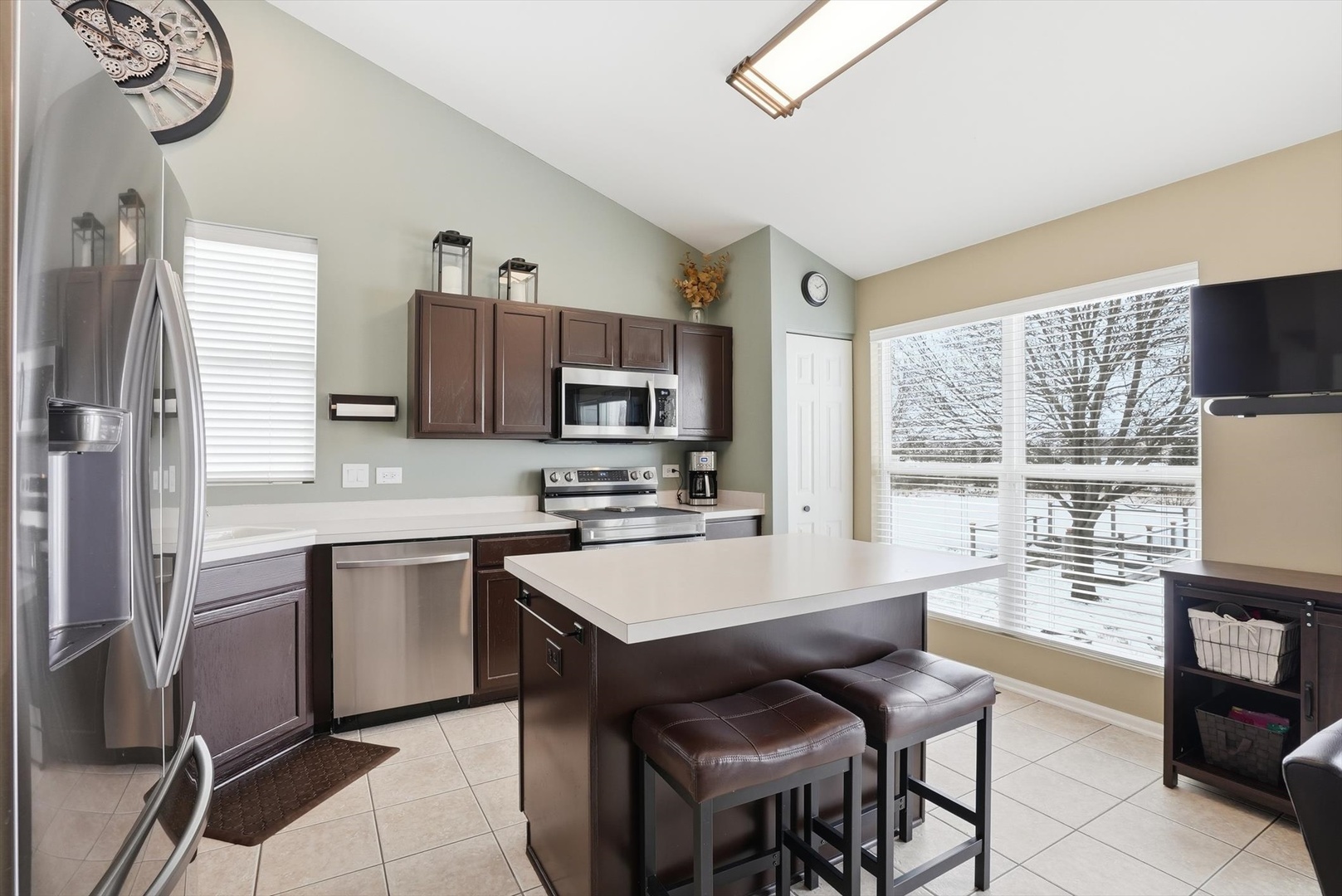 1600 Prairieview Boulevard Bolingbrook, IL 60490 - Photo 18 of 33