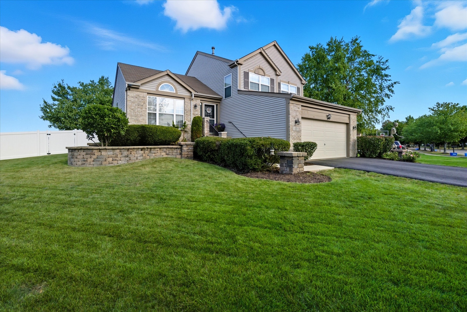 1600 Prairieview Boulevard Bolingbrook, IL 60490 - Photo 2 of 33