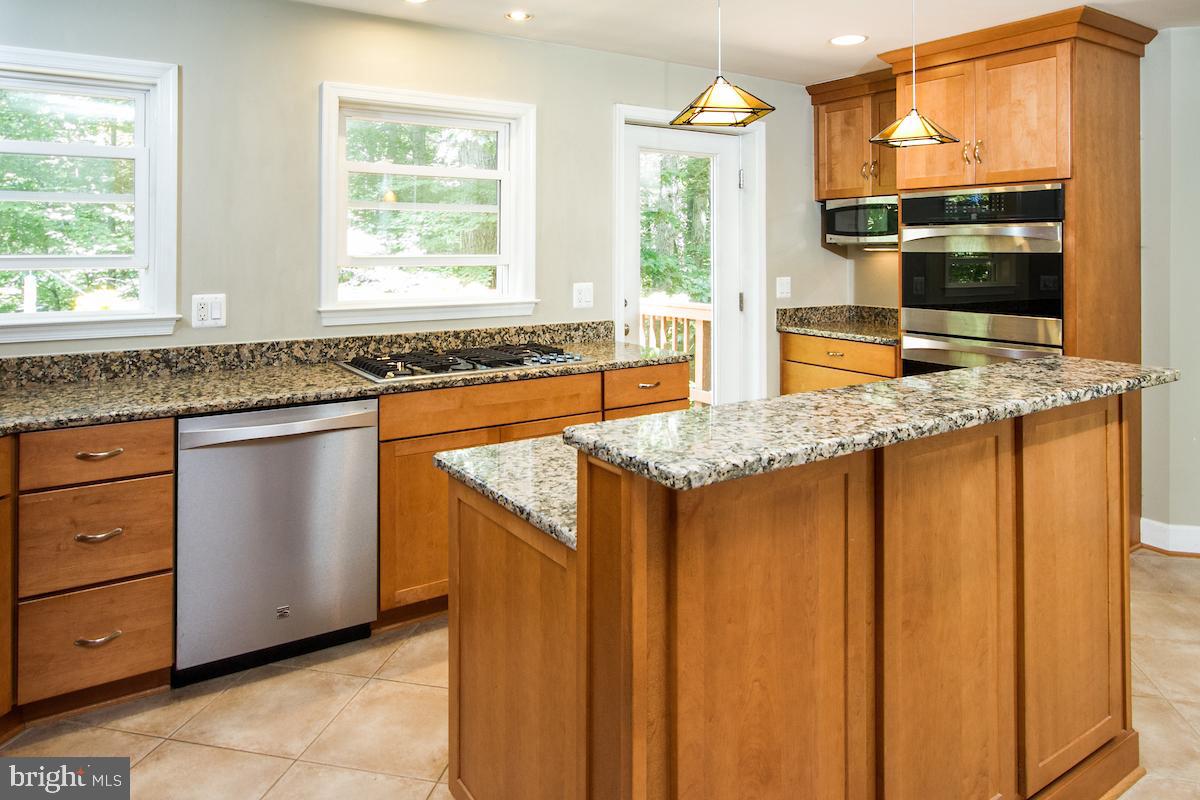 7102 Hadlow Court Springfield, VA 22152 - Photo 15 of 38 Bright, sun-filled kitchen