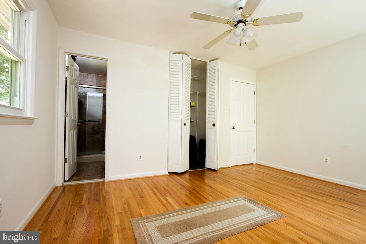7102 Hadlow Court Springfield, VA 22152 - Photo 26 of 38 Master bedroom